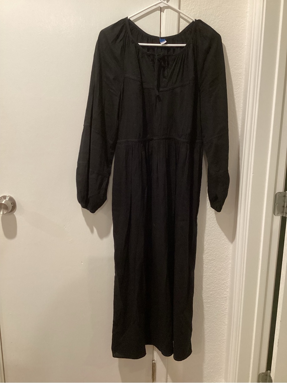 Old Navy Black Long-Sleeve Maxi Dress